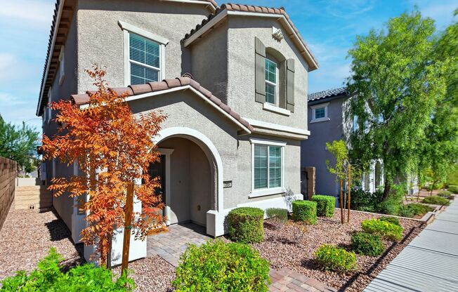 MOVE-IN READY! AMAZING 3-BEDS 2.5 BATH 2-CAR GARAGE HOME IN CENTENNIAL!