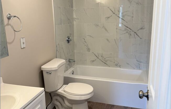 2 beds, 1 bath, 680 sqft, $2,525, Unit 23-23