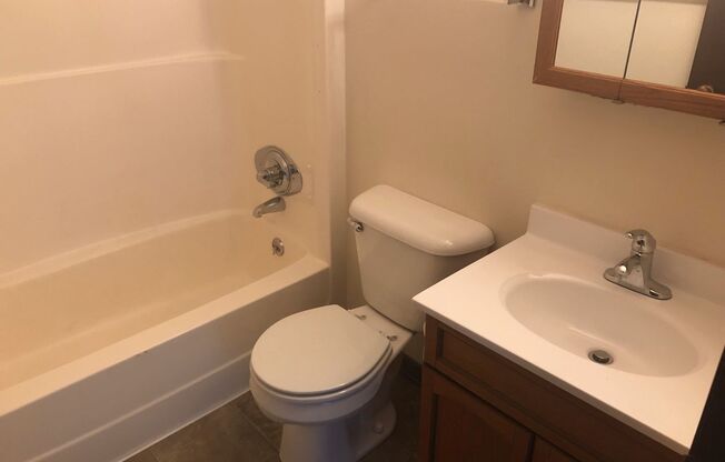 2 beds, 1 bath, $685