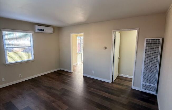Remodeled 2 Bedroom, 1 Bathroom Unit (back side of duplex) in Sylmar! Ready for Move-In!