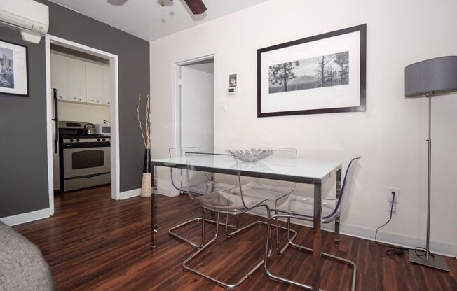 2 beds, 1 bath, 725 sqft, $1,799, Unit C207