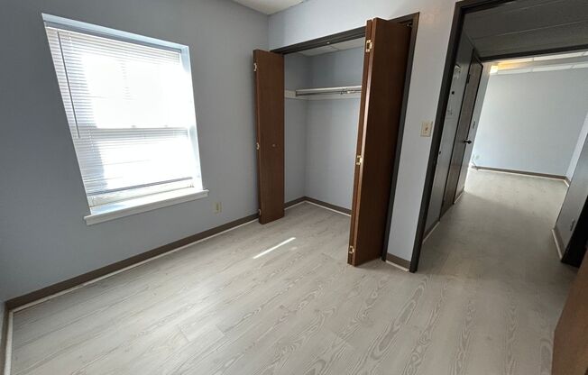 2 beds, 1 bath, 1,200 sqft, $650, Unit 401