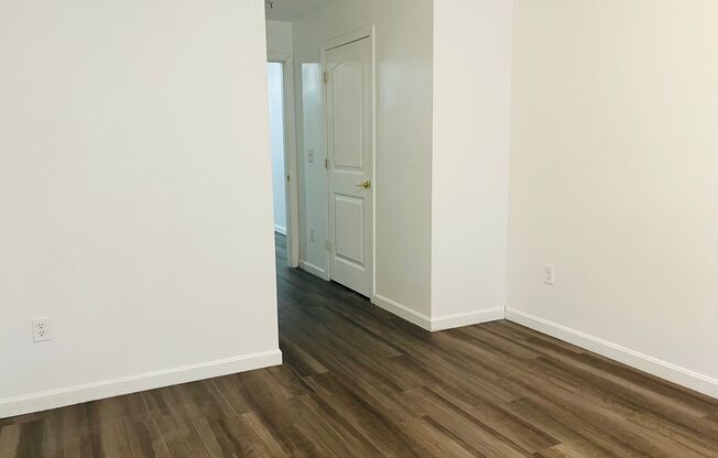 The Residences at Spaulding Place, Large 2 bed 1 bath modern apartment with W/D Hook ups.