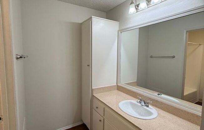 1 bed, 1 bath, 716 sqft, $2,100, Unit P002