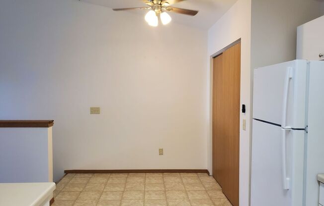 2 beds, 1 bath, 850 sqft, $1,269, Unit PL   7308