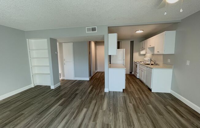 2 beds, 1 bath, 840 sqft, $1,695, Unit RO-43