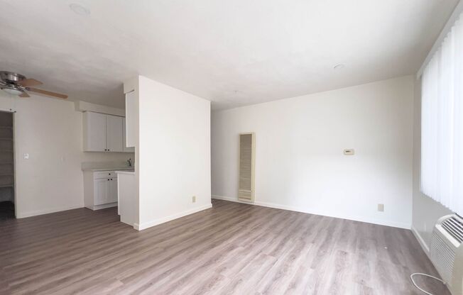 1 bed, 1 bath, 700 sqft, $1,950, Unit F