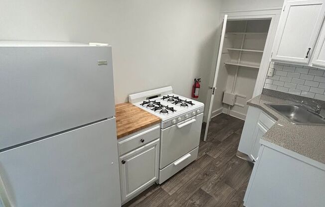 1 bed, 1 bath, 700 sqft, $2,000, Unit D03