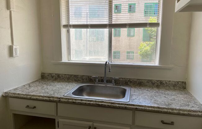 Studio, 1 bath, $1,400