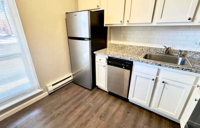 2 beds, 1 bath, $1,025, Unit 110