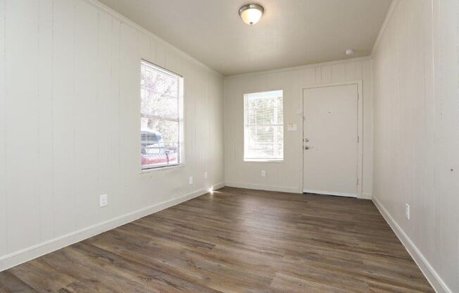 Christmas Move-In Special! Sign a lease now and get 50% off your first month’s rent. Hurry — offer ends 12/26!