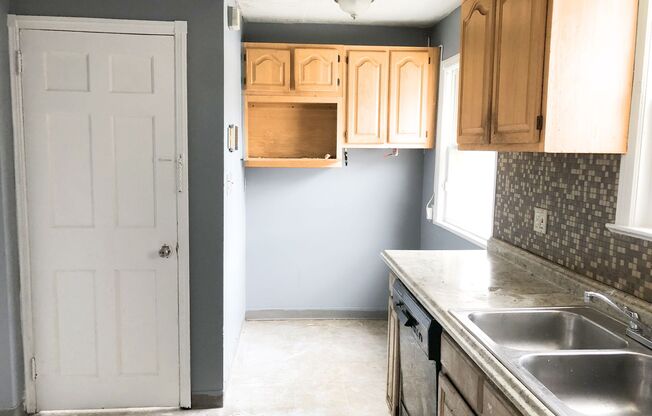4 BED 2 BATH SINGLE FAMILY HOME!