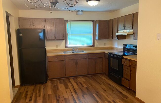 2 BEDROOM | 1 BATH | SINGLE LEVEL | GARAGE | SPACIOUS