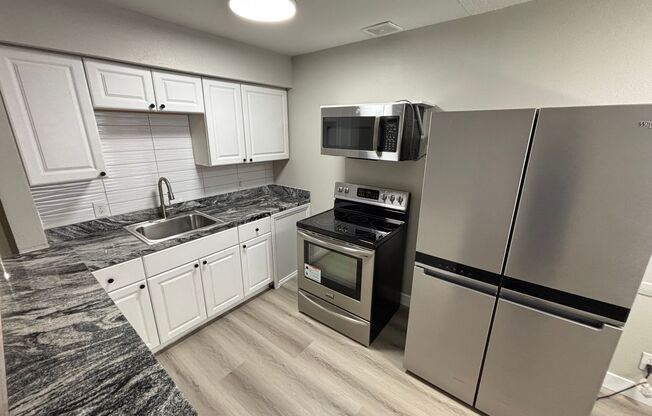 Modern 1Bed/1Bath Apartment in the Heart of Downtown- MOVE IN SPECIAL- 1/2 OFF FIRST MONTHS RENT!