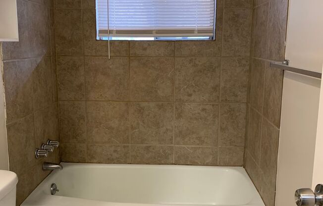 2 beds, 1 bath, 700 sqft, $865, Unit 9022