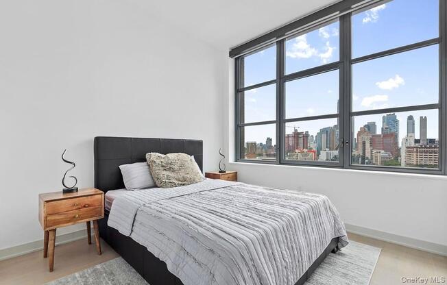 1 bed, 1 bath, 631 sqft, $5,600, Unit 15J