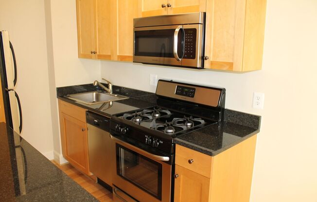 2 beds, 1 bath, 742 sqft, $3,595, Unit 221