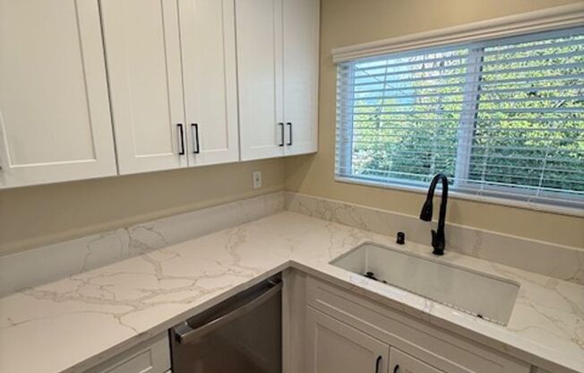 3 beds, 2 baths, 1,400 sqft, $3,295, Unit 10