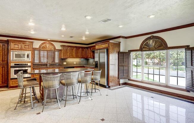 1401 DES JARDINES ST