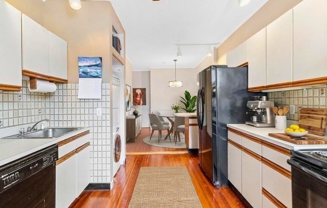 8 Euston St.