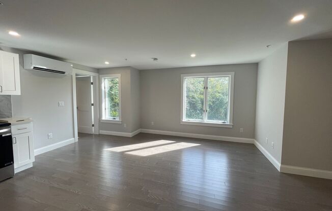 2 beds, 1 bath, 720 sqft, $2,750, Unit 328 Bank #17