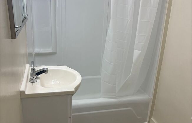 1 Bedroom Apartment Available Now – Section 8 Accepted!