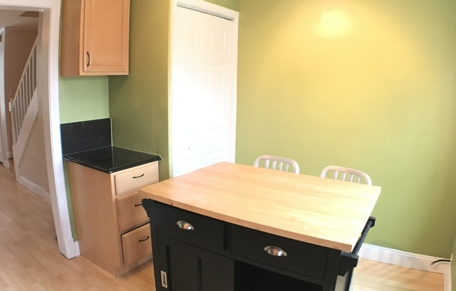Updated 1BR/1BA 2-level TH in great location