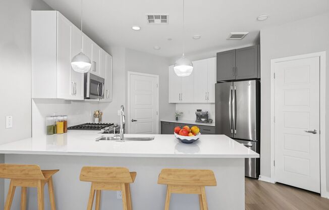 1 bed, 1 bath, 736 sqft, $1,525, Unit 428