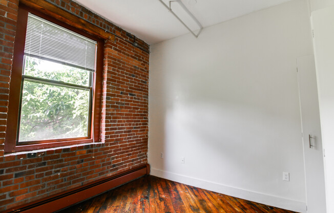 2 beds, 1 bath, 1,100 sqft, $4,400, Unit E214