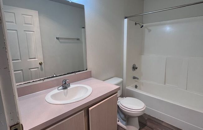 2 beds, 1 bath, 750 sqft, $895, Unit 04