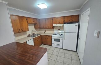 2 beds, 1 bath, $1,100