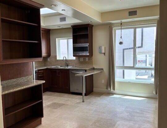 3 beds, 2.5 baths, 1,430 sqft, $4,000, Unit 7