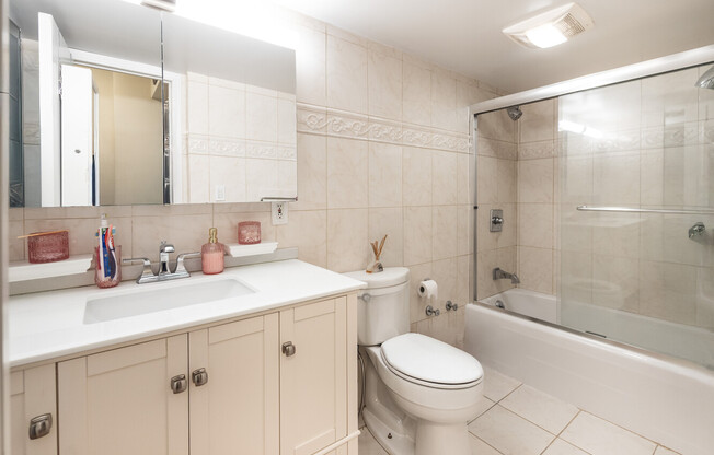 210 E 63 ST