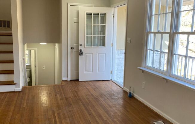 Charming 4-Bedroom Home with Spacious Yard and Stylish Interior