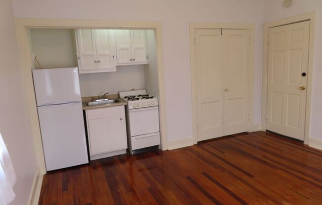 Studio, 1 bath, 400 sqft, $685, Unit #15