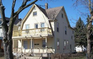 1111 MCREYNOLDS AVE NW