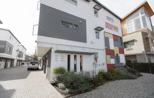 1168 W. 36th Place Los Angeles, CA 90007