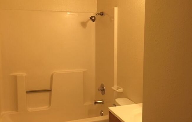 2 beds, 1 bath, $1,000, Unit 2