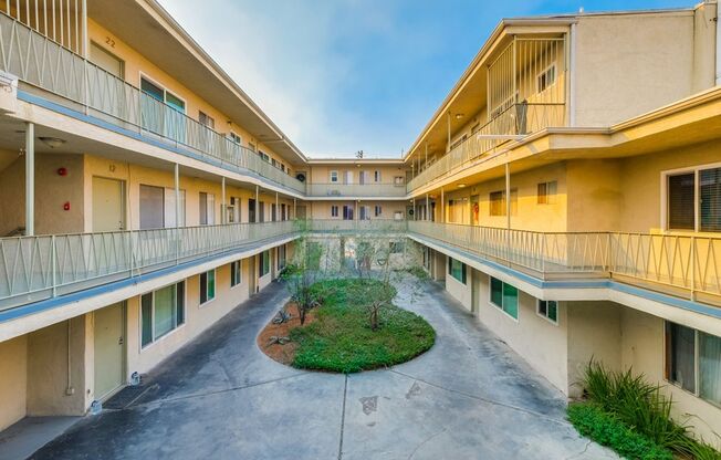 Hyde Park Apartments at 6419 10th Ave
