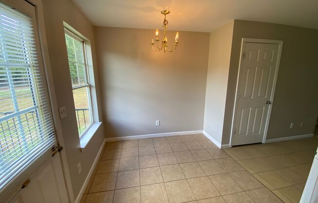 3 beds, 2 baths, $1,100, Unit 309 Wax Rd SE