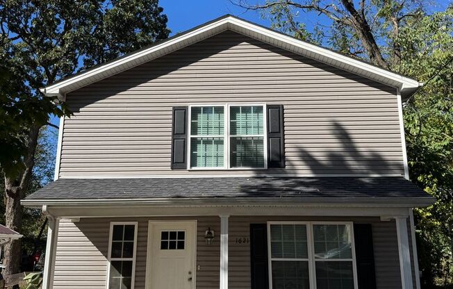 Spacious five bedroom, two bathroom home steps from WKU