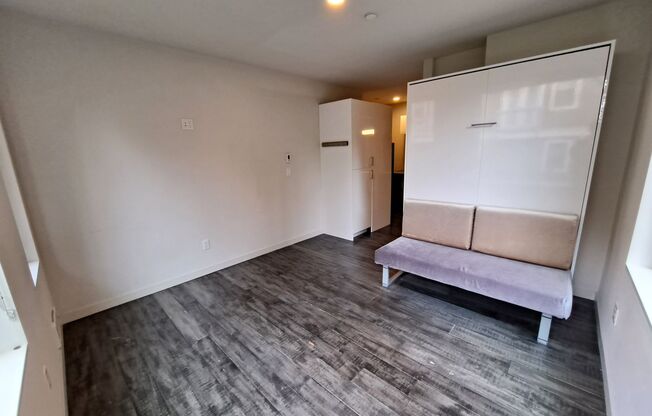 Studio, 1 bath, 262 sqft, $1,283, Unit 211