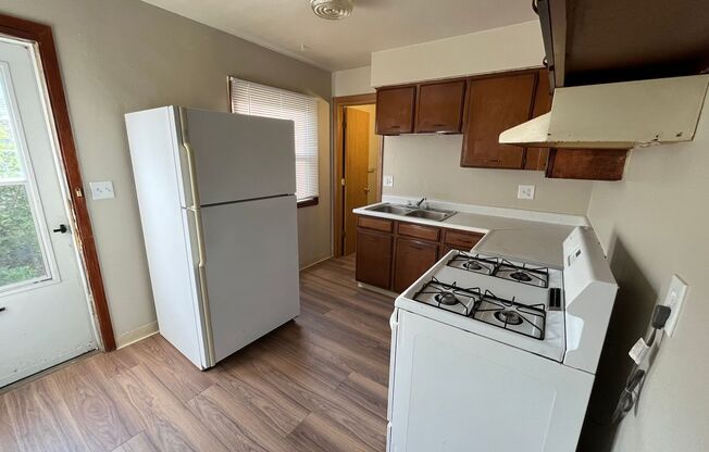 2 beds, 1.5 baths, $1,031, Unit 3