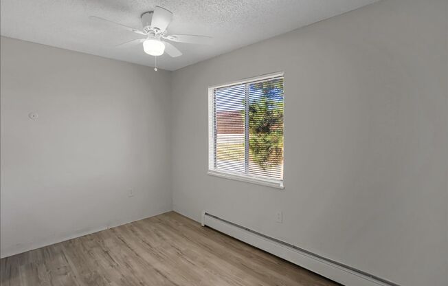 2 beds, 1 bath, 860 sqft, $1,199, Unit 10-06