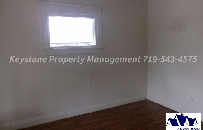 Charming Southside Victorian Tri-plex - Apartment with 2 Bedrooms/1 Bath  $1000/$1000