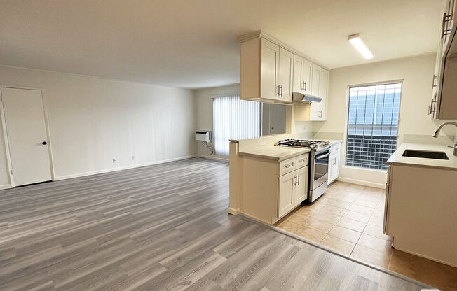 2 beds, 1 bath, 850 sqft, $2,250, Unit 5