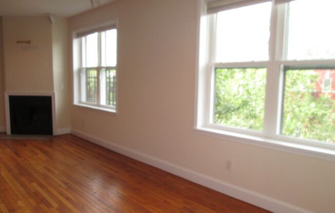 Logan Circle Centrally Located near Dupont 1 bed 1 bath with Balcony