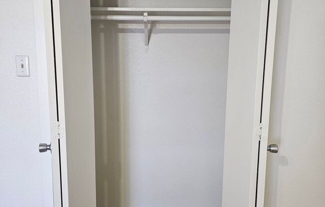 2 beds, 1 bath, 900 sqft, $1,145, Unit ELP2202-333