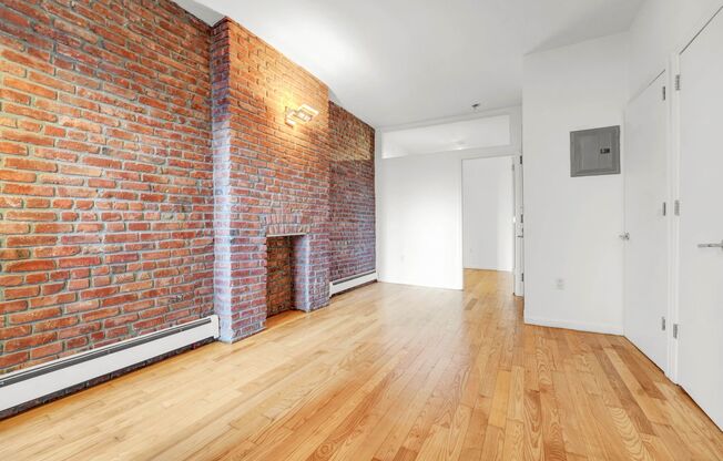 Modern 1-Bedroom with Home Office and Private Terrace DW/WD