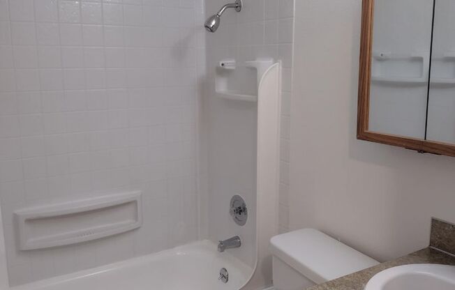1 bed, 1 bath, 592 sqft, $1,350, Unit 038